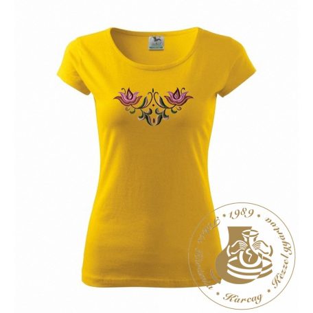 Hímzett női póló kun mintával