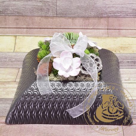 Kegyeleti dísz szögletes műanyag tálcában