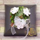 Kegyeleti dísz szögletes műanyag tálcában